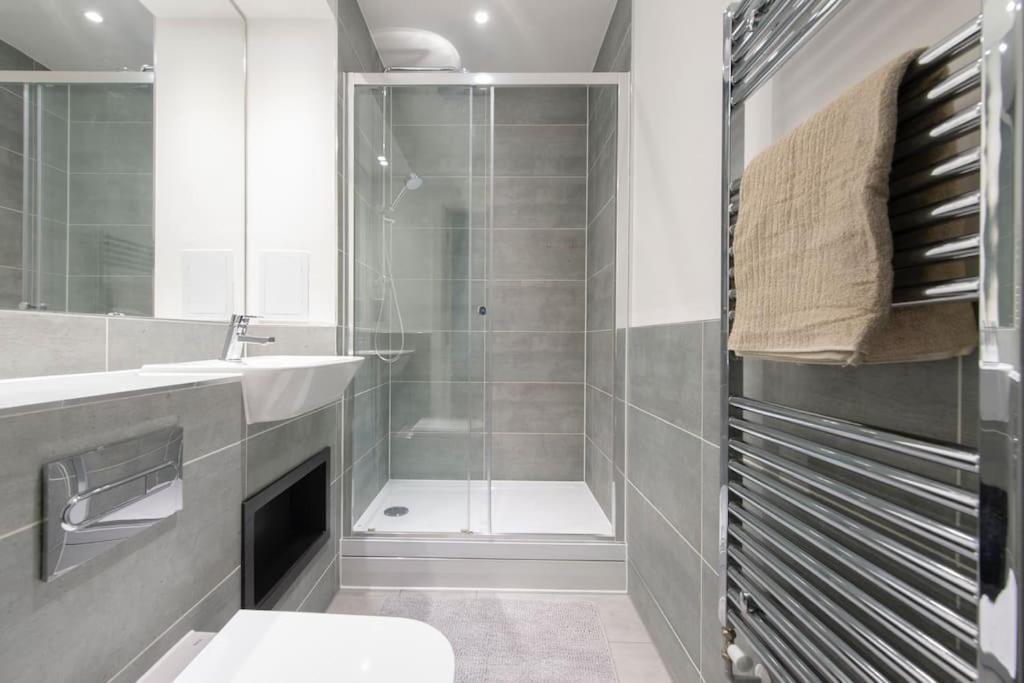 Stunning Luxury 2 Bedroom London Apartment المظهر الخارجي الصورة